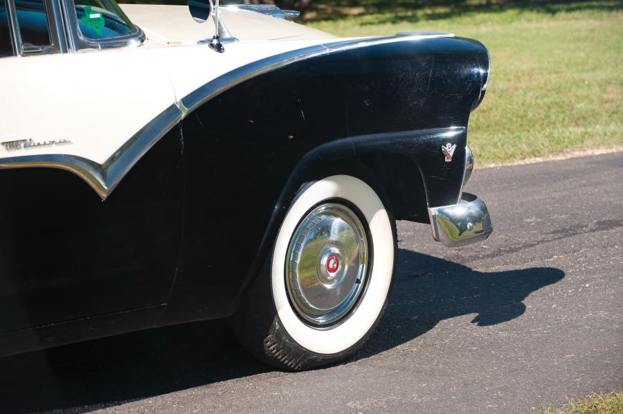  Ford Fairlane Crown Victoria Hardtop 1955 года  (фото 21 из 55)
